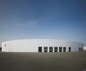 Factory-building-on-the-vitra-campus-by-sanaa-m