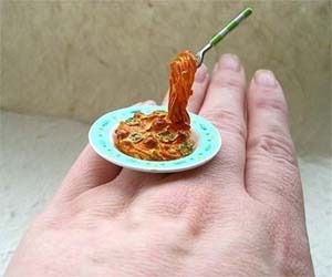 Fast-food-in-a-small-ring-m