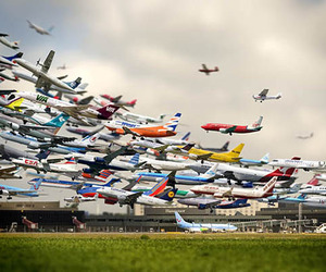 Five-hours-of-airplane-landings-in-25-seconds-m