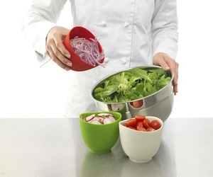 Flex-it-bowls-and-measuring-cups-by-isi-m