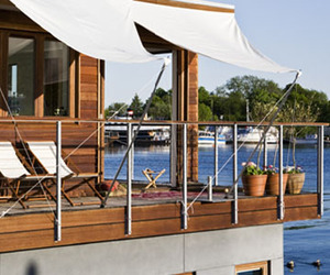 Floating-home-in-copenhagen-by-jesper-dirk-andersen-m