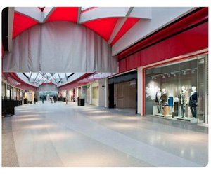 Flowcrete-designed-floor-at-shopping-center-in-belgium-m