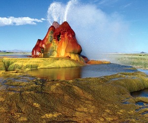 Fly-geyser-in-nevada-m