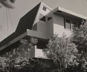 For Sale: R.M. Schindler's 1940 Albert Van Dekker House