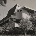 For-sale-rm-schindlers-1940-albert-van-dekker-house-53-s