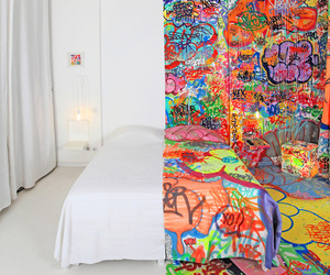 French-artist-covers-half-of-a-hotel-room-in-graffiti-m