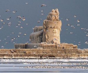 Frozen-west-pier-light-house-m
