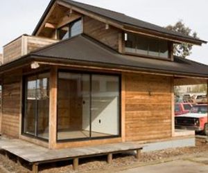 Furniture-and-modular-prefab-housing-from-salvaged-wood-m
