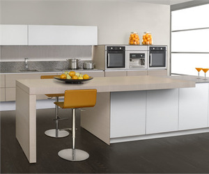 Gaia-oak-and-glass-green-kitchen-from-bazzeo-m