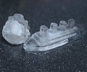 Gin-and-titonic-ice-cube-tray-m