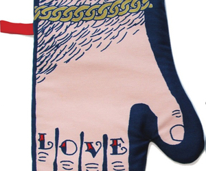 Glove & Hate Oven Mitt