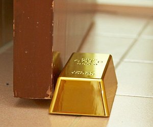 Gold-bullion-door-stop-m