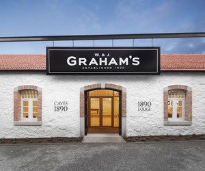 Grahams-1890-lodge-port-cellar-m