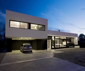 Grand-bell-house-by-andres-remy-arquitectos-m
