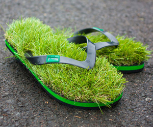 Grass-lined-flip-flops-m