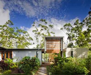 Green-architecture-of-storrs-road-house-m