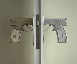 Gun-shaped-doorknobs-function-like-a-real-pistol-3-m