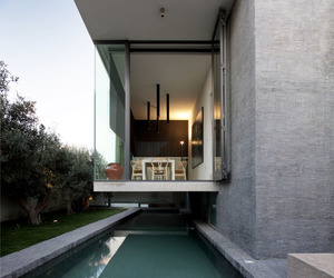 Hanging-home-by-chris-briffa-architects-m