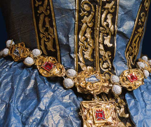 Historical-fashions-couture-made-of-paper-m