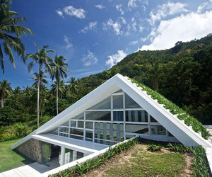 Holiday-villa-with-beautiful-green-architectural-features-m