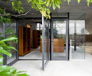House in Eifukucho by Upsetters Architects