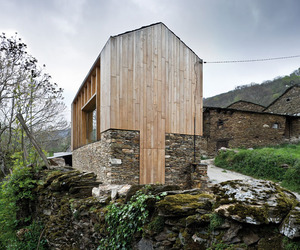 House in Paderne by Carlos Qiuntans Arquitectos 
