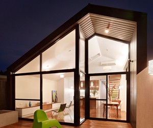 House-with-a-modern-design-line-m