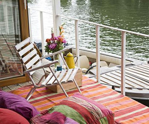 Houseboat on the Thames 