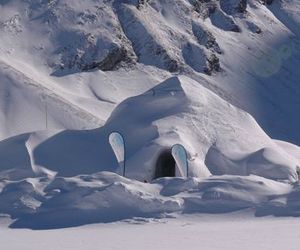 Iglu-dorf-zugspitze-in-bavaria-germany-m
