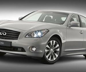 Infinitis-2012-m35h-360-horsepower-and-30-mpg-3-m