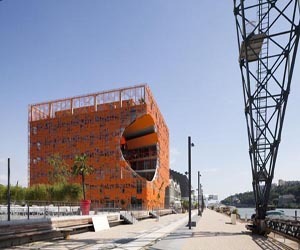 Ingenious-orthogonal-orange-cube-m