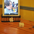 Ipad-stand-of-corrugated-cardboard-by-m8qlaff-s