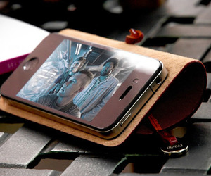 Iphone-leather-arc-cover-by-evouni-m