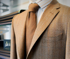Isaac-ely-masters-a-qiviuk-bespoke-suit-m