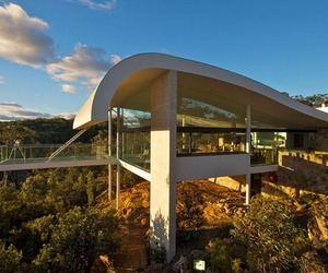 Jaw-dropping retreat with mesmerizing views