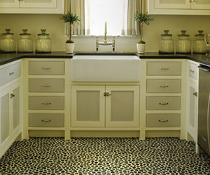 Kitchen by Phoebe Howard, Pebble-tile
