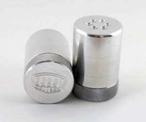 Knurled-aluminum-salt-pepper-shakers-m