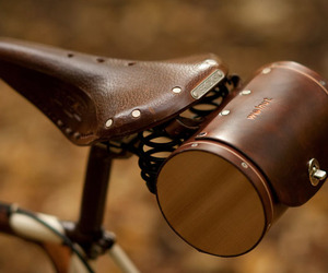 Leather-seat-barrel-bag-m
