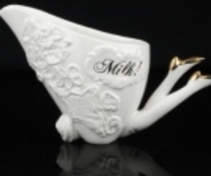 Leggy-milk-jug-m