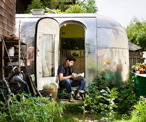 Living-in-a-vintage-airstream-trailer-m