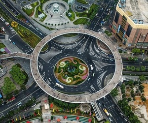 Lujiazui-pedestrian-bridge-in-china-m