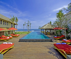 Luxurious-beachfront-villa-in-bali-m