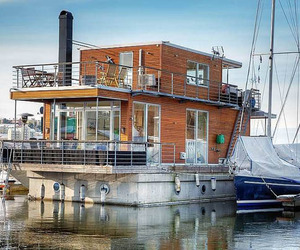 Luxurious-floating-aqua-villa-on-pampas-marina-m