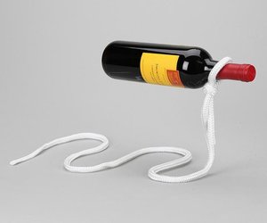 Magic-lasso-rope-wine-bottle-stand-m