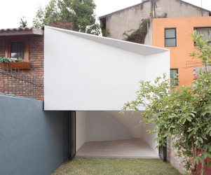 Mini-studio by FRENTEarquitectura.