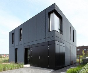 Minimalist Home With Expanding Metal Exterior