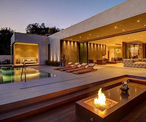 Modern-home-with-fine-materials-and-great-views-in-la-m