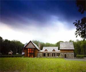 Modern-small-house-in-connecticut-countryside-m