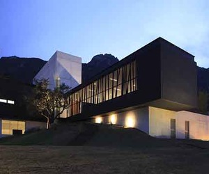 Modern-sustainable-design-of-bc-house-m
