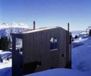Mountain-chalet-977-m